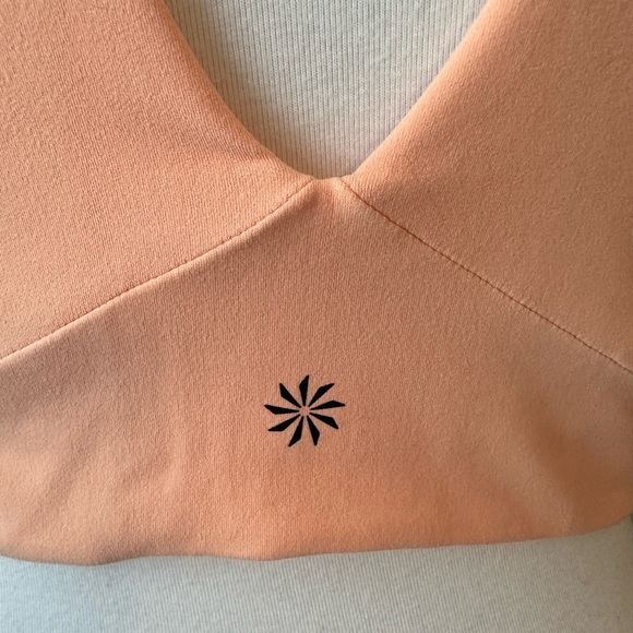 Athleta conscious cut out crop - Picture 8 of 8